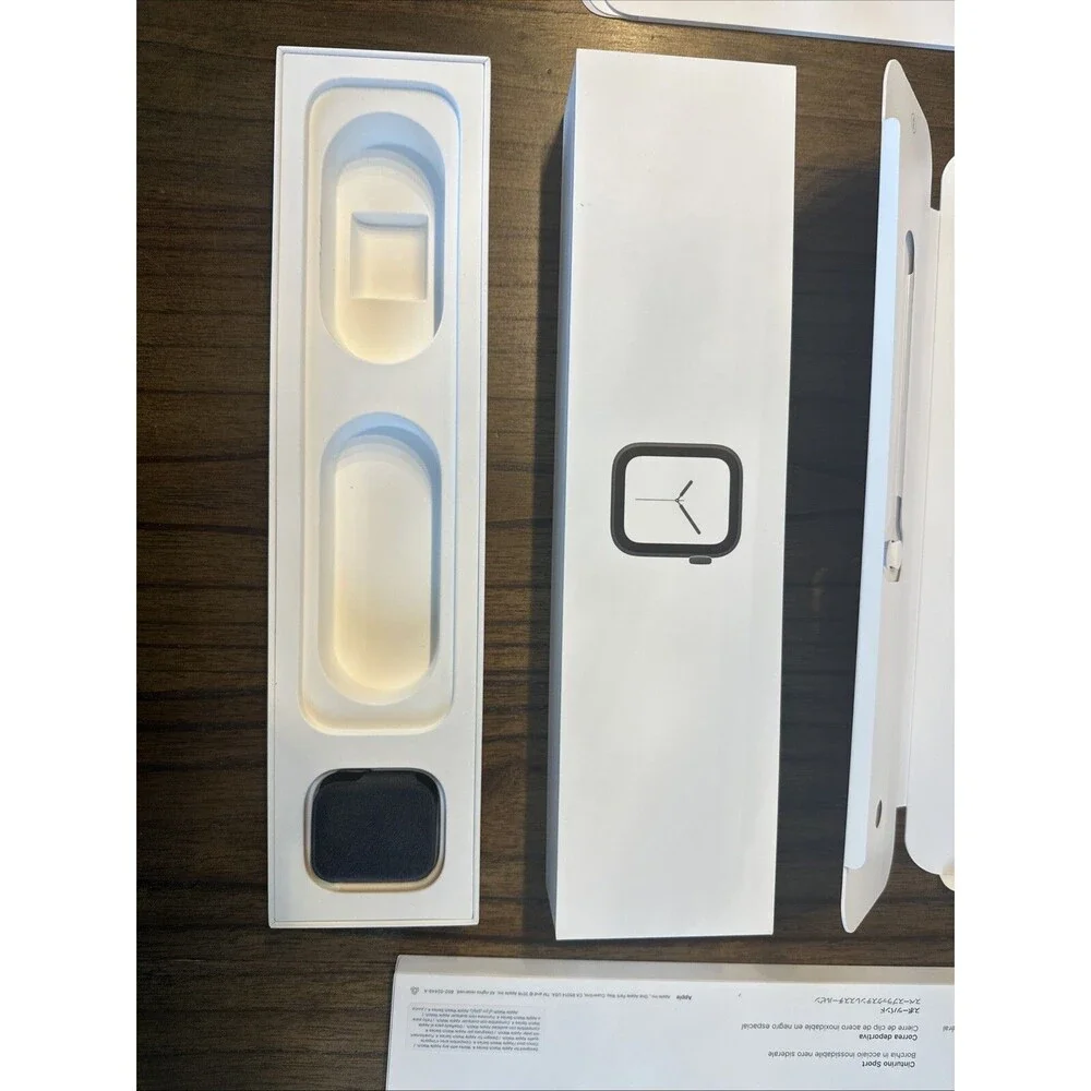 Box ONLY Apple Watch Series 4 - Space Gray Sport Band 40MM